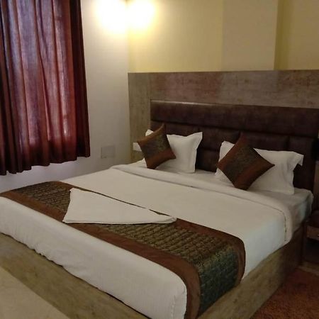 Hotel Broadway New Delhi Exteriör bild