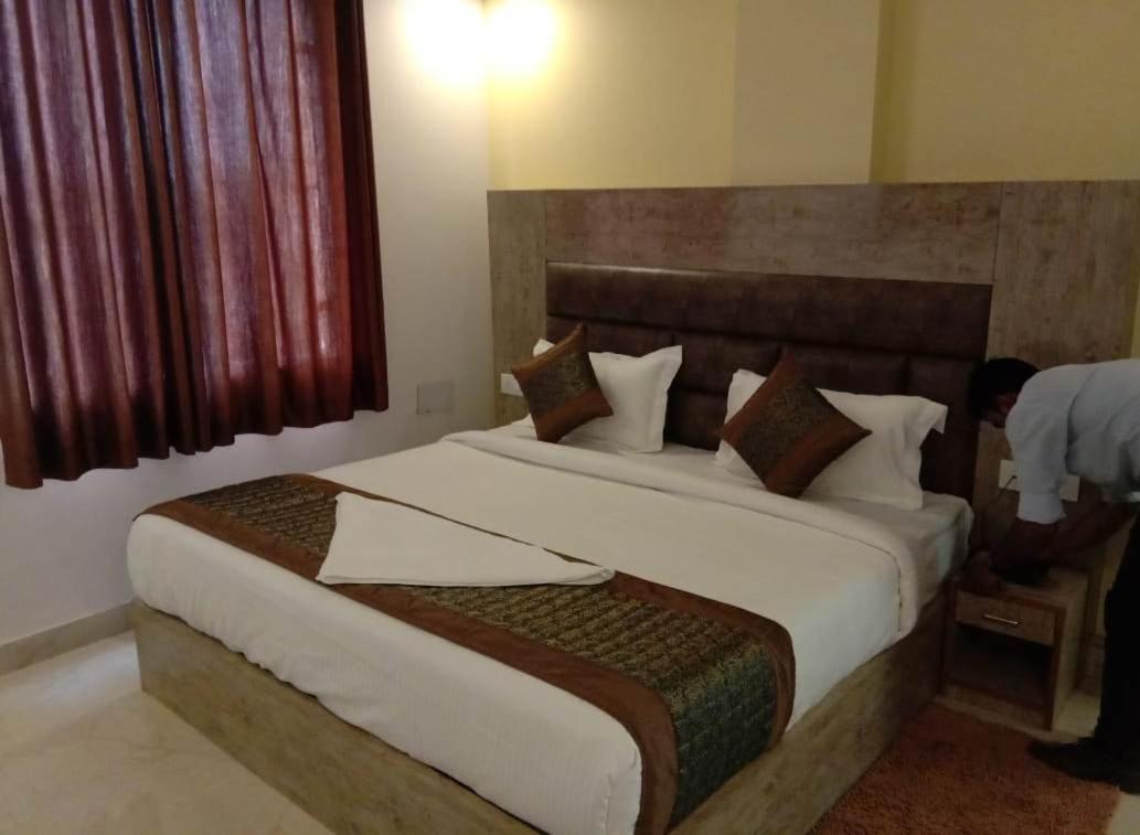 Hotel Broadway New Delhi Exteriör bild