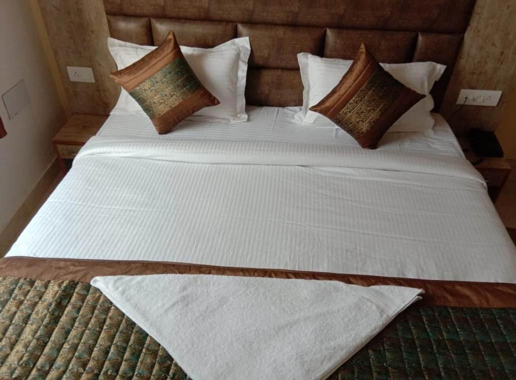 Hotel Broadway New Delhi Exteriör bild