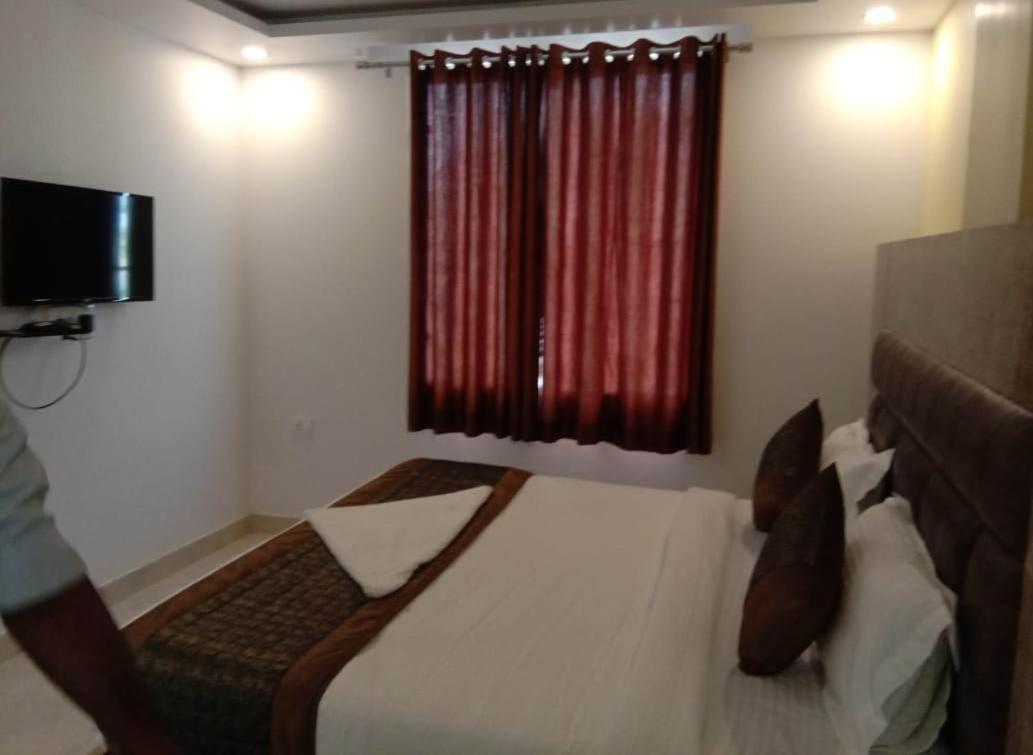 Hotel Broadway New Delhi Exteriör bild