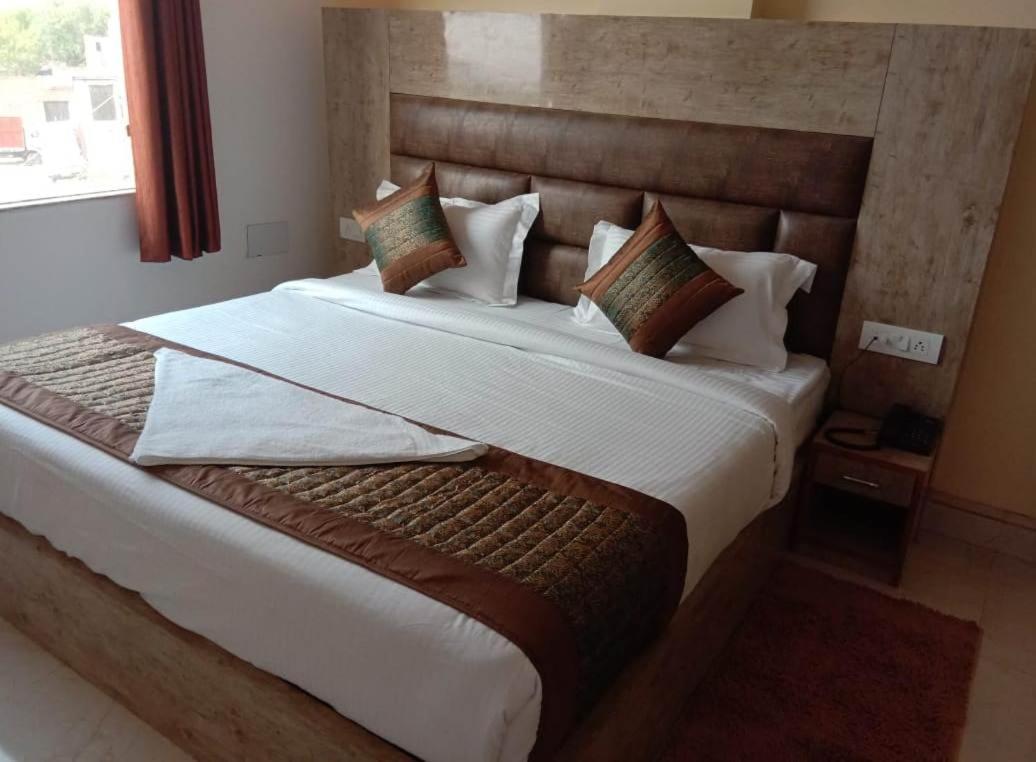 Hotel Broadway New Delhi Exteriör bild